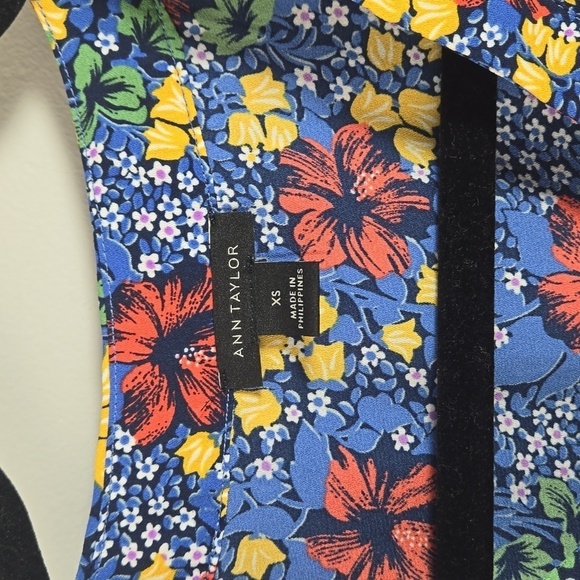 Ann Taylor Floral Top - Picture 2 of 5